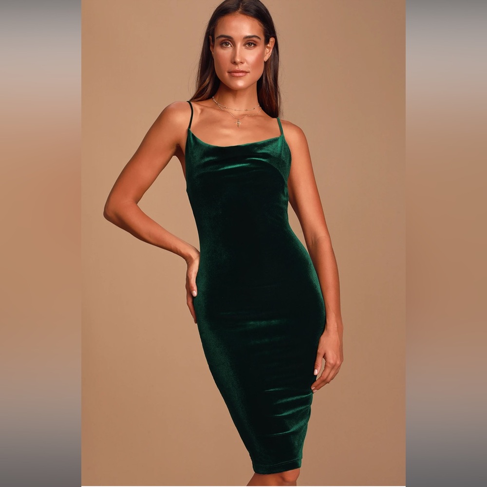 Lulu’s Velvet Midi Dress in Dark Green - Picture 8 of 10